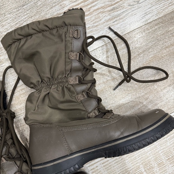 Coach fleece lined Winter Boots - Picture 7 of 9